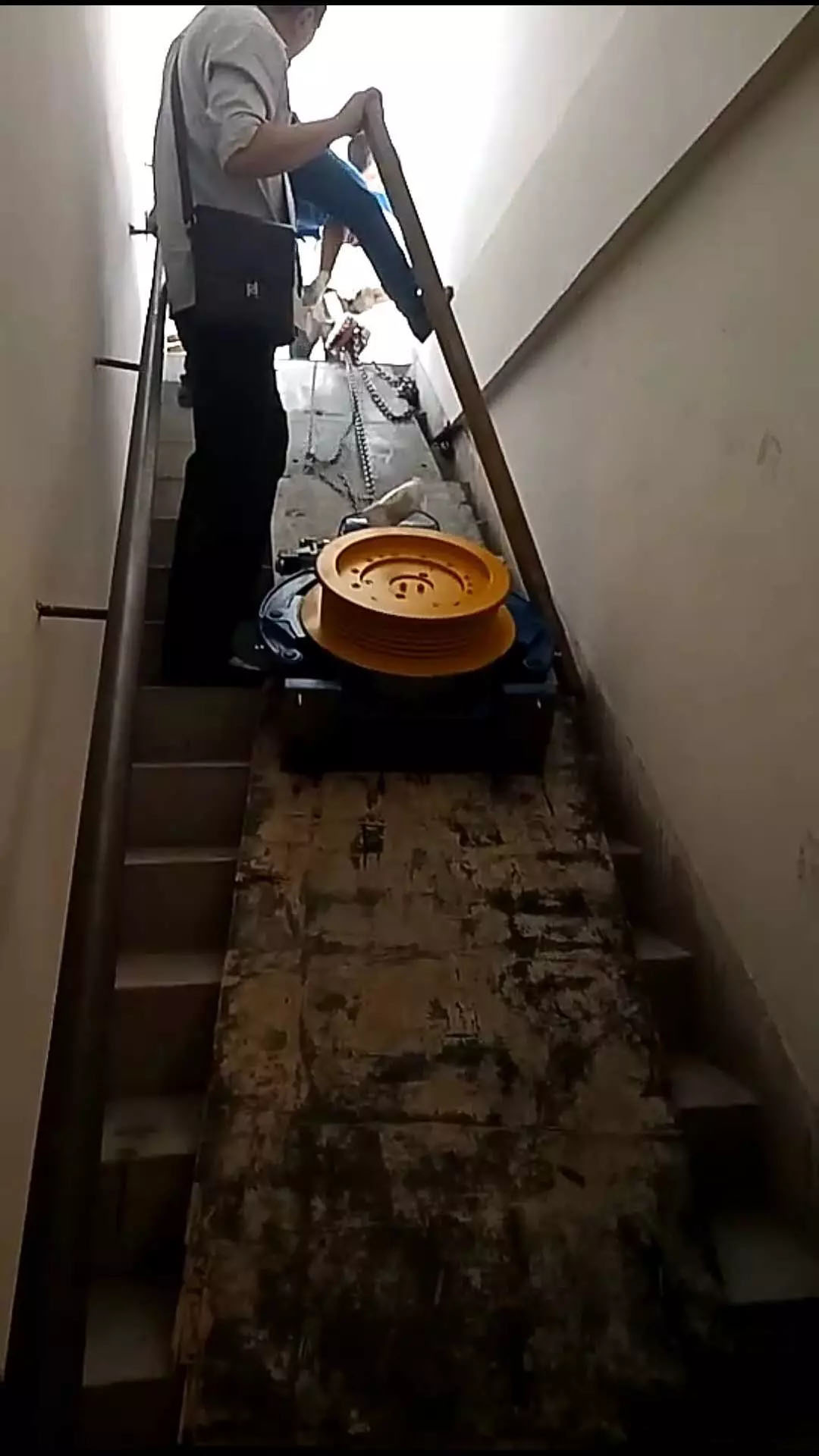 湖南電梯維修:換曳引機